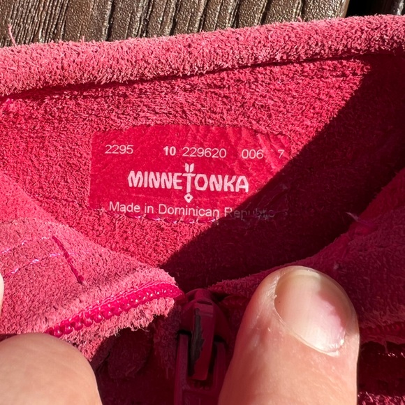 Minnetonka girls moccasin fringe boots - size 10 - Picture 3 of 6